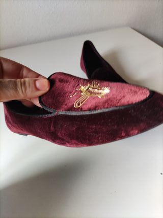 Bailarinas terciopelo morado con abeja dorada