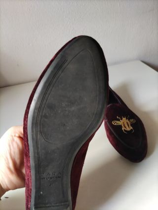 Bailarinas terciopelo morado con abeja dorada