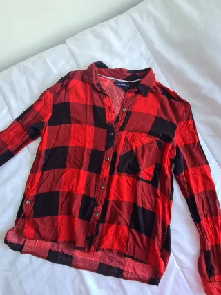 Camisa cuadros Bershka roja y negra Talla XS