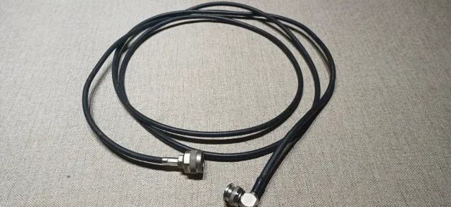 Cable coaxial con conectores  Rosenberger macho