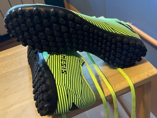 Zapatillas Adidas multitaco césped artificial