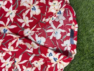 Camisa Hawaiana Roja Flores Blancas