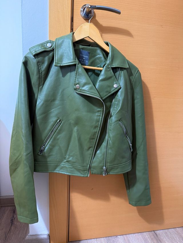 Chaqueta efecto piel cruzada verde oliva