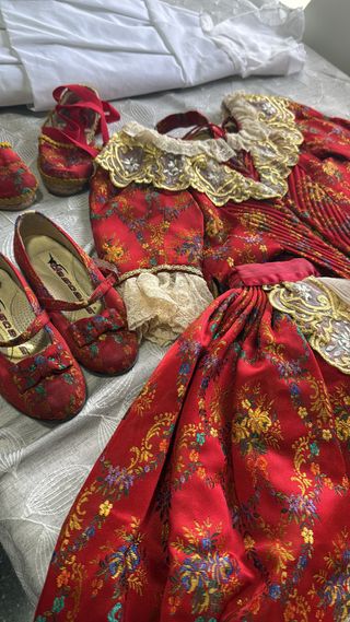 Traje de Fallera para niña de 3/4 años 
