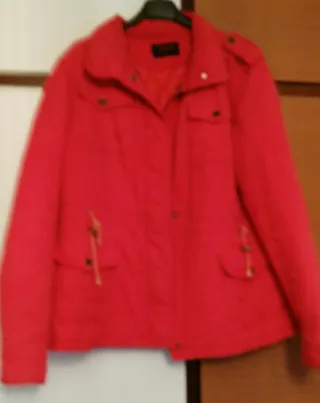 Cazadora mujer roja