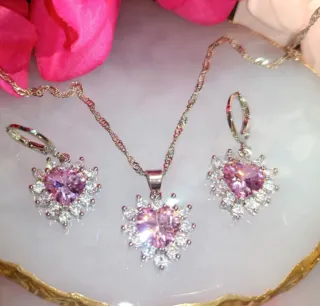 Conjunto Collar y Pendientes Corazón Rosa