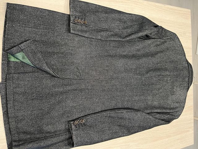 Abrigo de paño caballero color gris.Roberto Verino