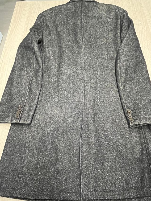 Abrigo de paño caballero color gris.Roberto Verino