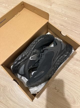 Zapatillas New Balance Negras y Grises
