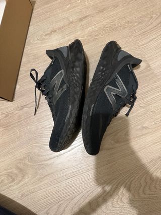 Zapatillas New Balance Negras y Grises