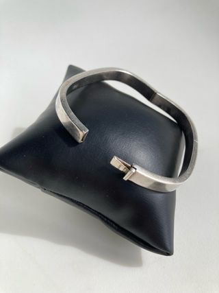 Pulsera rígida de plata