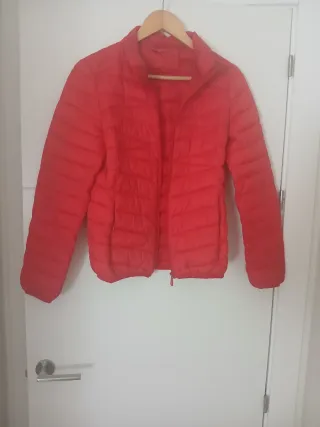 Cazadora acolchada roja