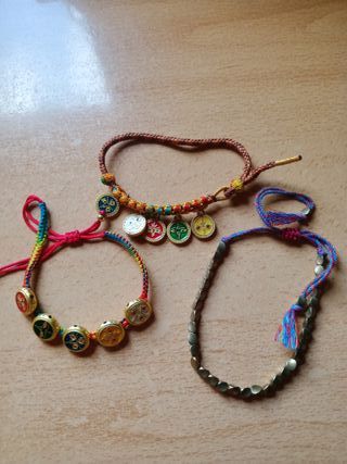 Pulseras tibetanas con amuletos