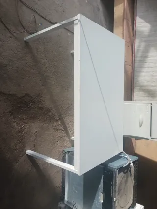 Mesa de comedor metálica blanca