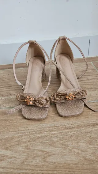 Sandalias tacón doradas 5 cm