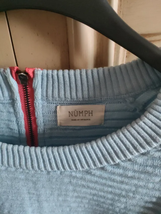 Maglione azzurro con inserti leopardati