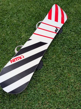 Tabla Snowboard Nitro T1 152 + fijaciones Burton
