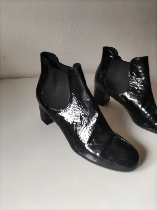 Botines charol negros tacón