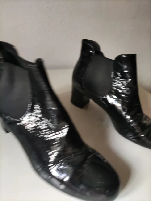 Botines charol negros tacón