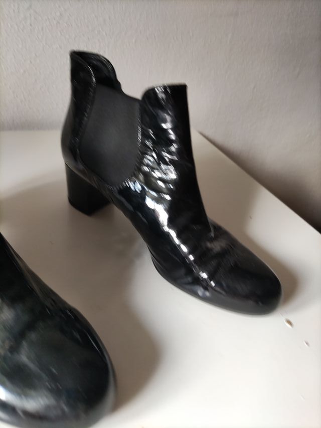 Botines charol negros tacón