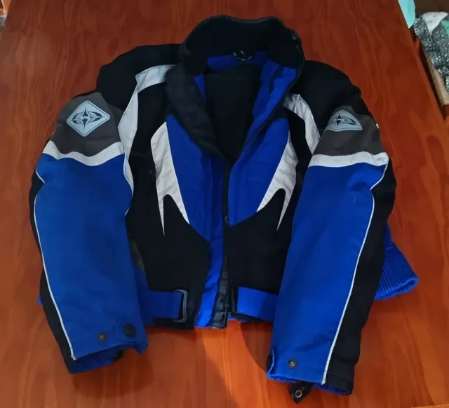 Chaqueta de moto azul y negra