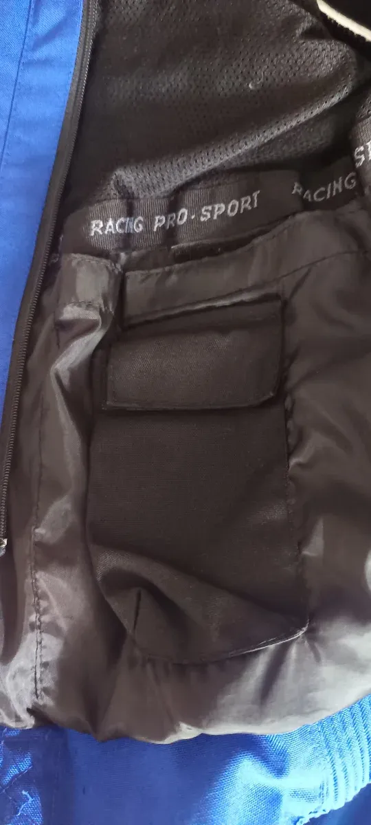 Chaqueta de moto azul y negra