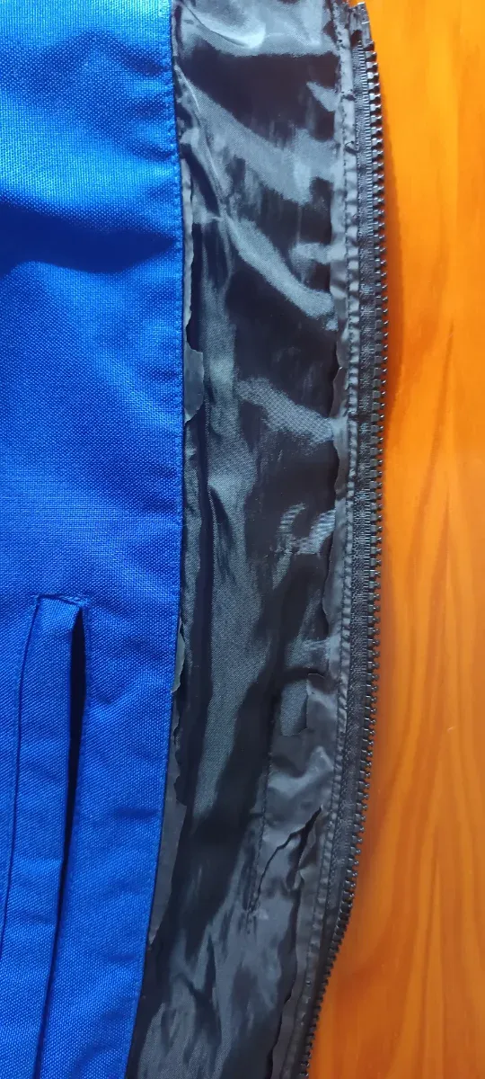 Chaqueta de moto azul y negra