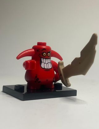 Lego Minifigure Demone Rosso con Spada