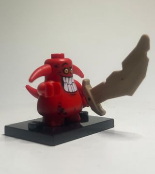 Lego Minifigure Demone Rosso con Spada