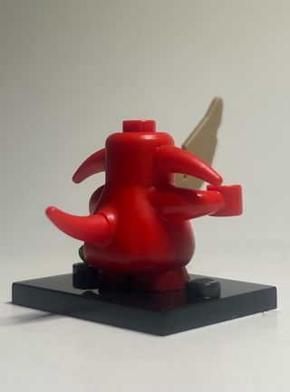 Lego Minifigure Demone Rosso con Spada