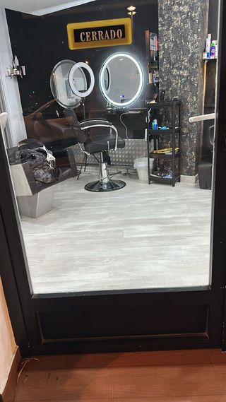 Se alquila puesto de peluquería!