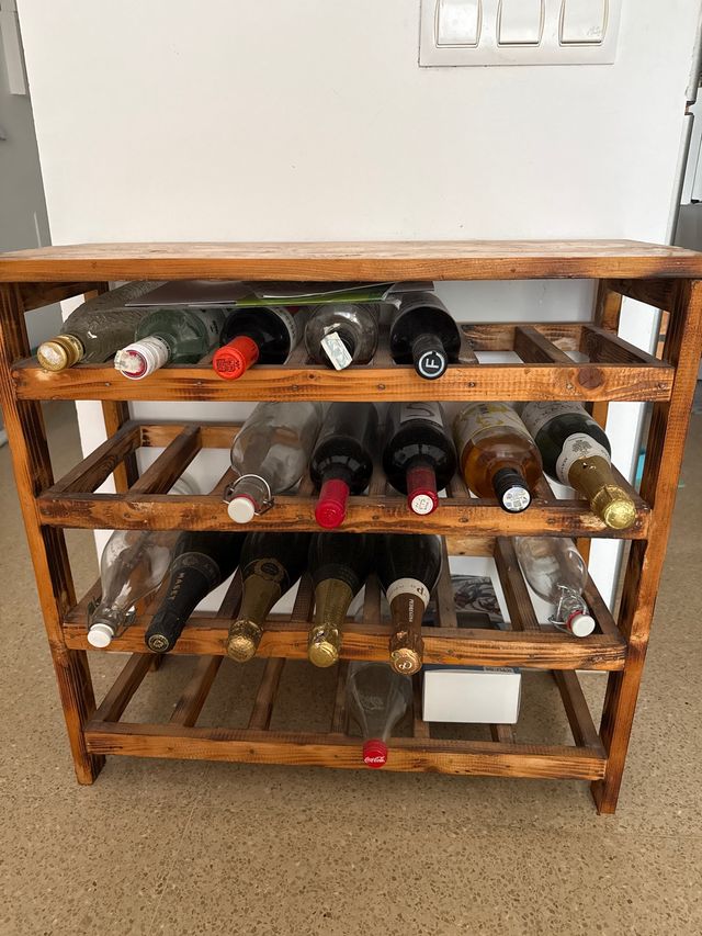 Mueble para vinos de madera hecho a mano