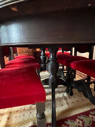 Mesa Clássica Estilo Século XVII + 8 Cadeiras