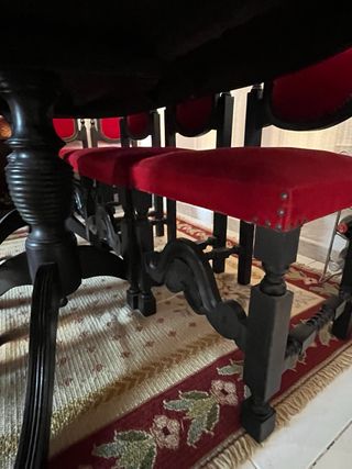 Mesa Clássica Estilo Século XVII + 8 Cadeiras