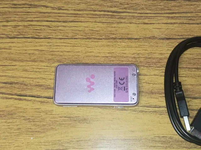 SONY WALKMAN NWZ-E436F ROSA + CABLE