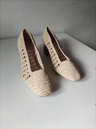 Tacones Mango trenzados beige