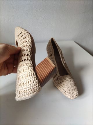 Tacones Mango trenzados beige