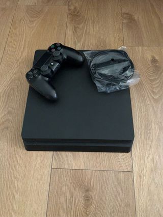 PS4 Slim Negra + Mando + Cables