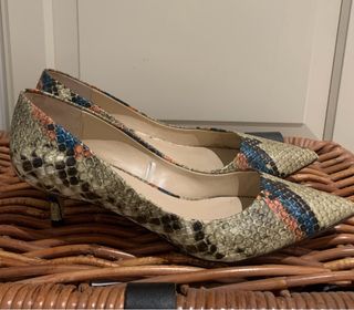 Zapatos Zara Basic tacón bajo piel exótica