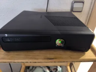 Xbox 360 Slim 1TB Negra