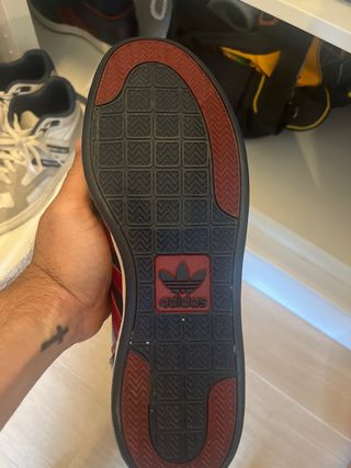 Zapatillas Adidas Altas Azul Marino y Rojo