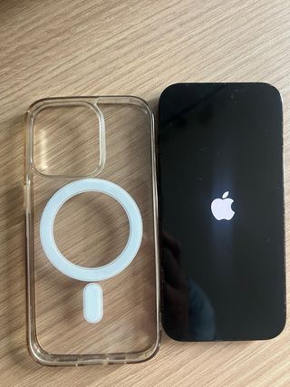 iPhone 14 Pro con funda MagSafe
