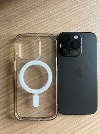 iPhone 14 Pro con funda MagSafe