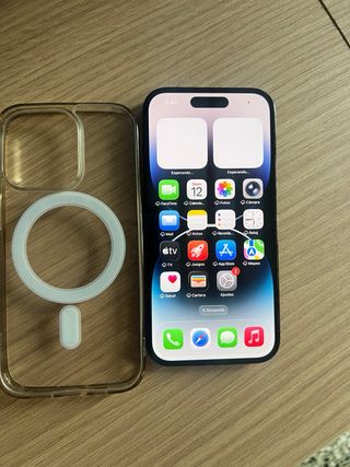 iPhone 14 Pro con funda MagSafe