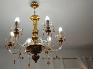 Lampadario classico in cristallo e legno oro