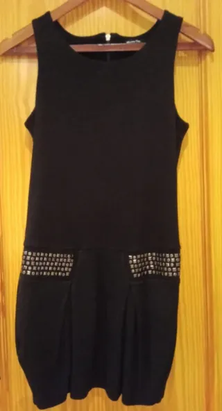 Vestido Massimo Dutti negro con tachuelas