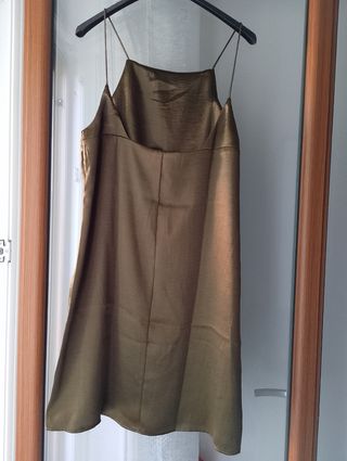 Vestito spallina stretta verde effetto raso