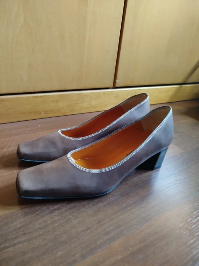 Zapatos de tacón cuadrados marrones