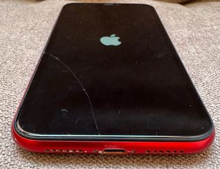iPhone 11 Rojo - Para Piezas No
Funciona Rota