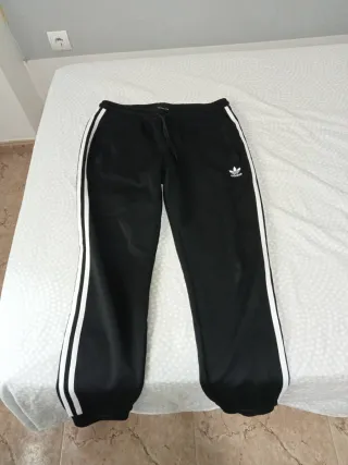 Pantalón chándal Adidas negro